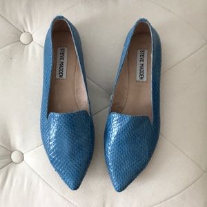NEVER WORN Steve Madden Blue Snakeskin Flats